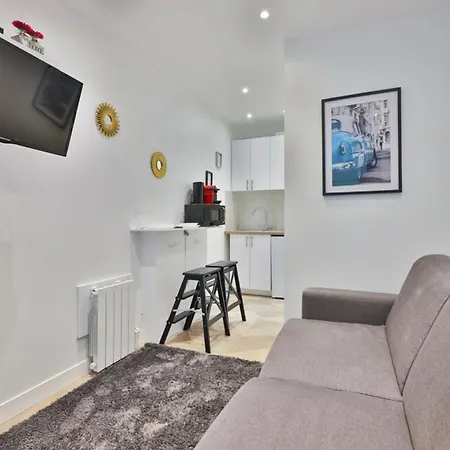 Apartment Comfortable Near The Center Of Paris
